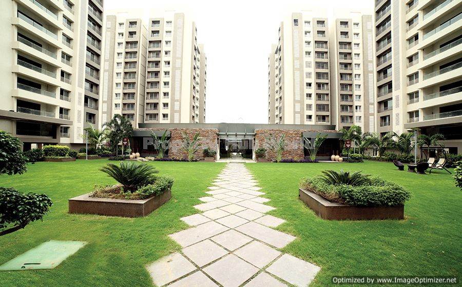 4 BHK ULTRA LUXURIOUS AMENITIES MOST HOTTEST LOCATION IN SURAT AT PAL. 
